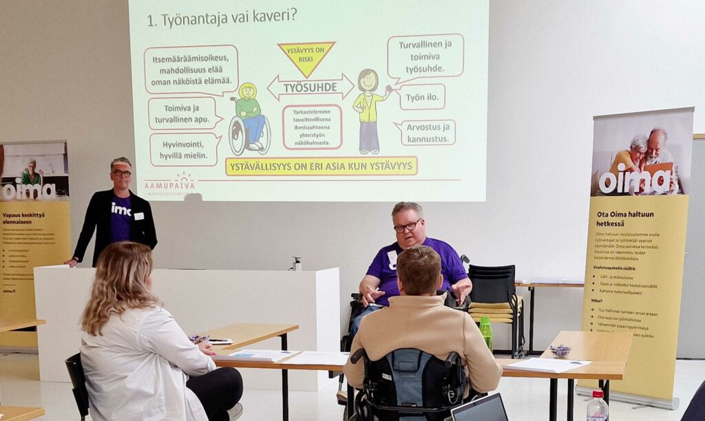 Kuva henkilökohtaisen avun hyvä työnantajuus Oima Kiertueelta Jyväskylästä. Kuvassa Jarmo Tiri ja Jyri Juusti.